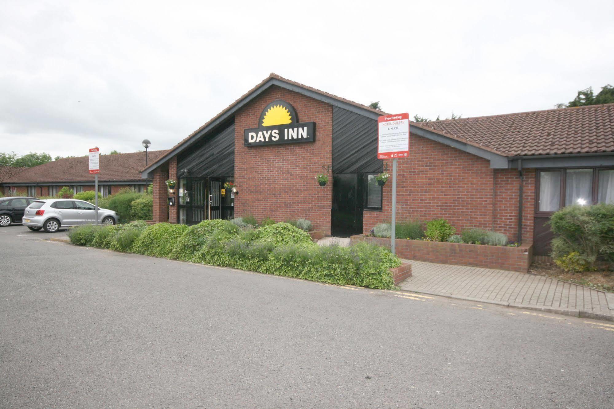 Days Inn Hotel Abington - Glasgow Buitenkant foto